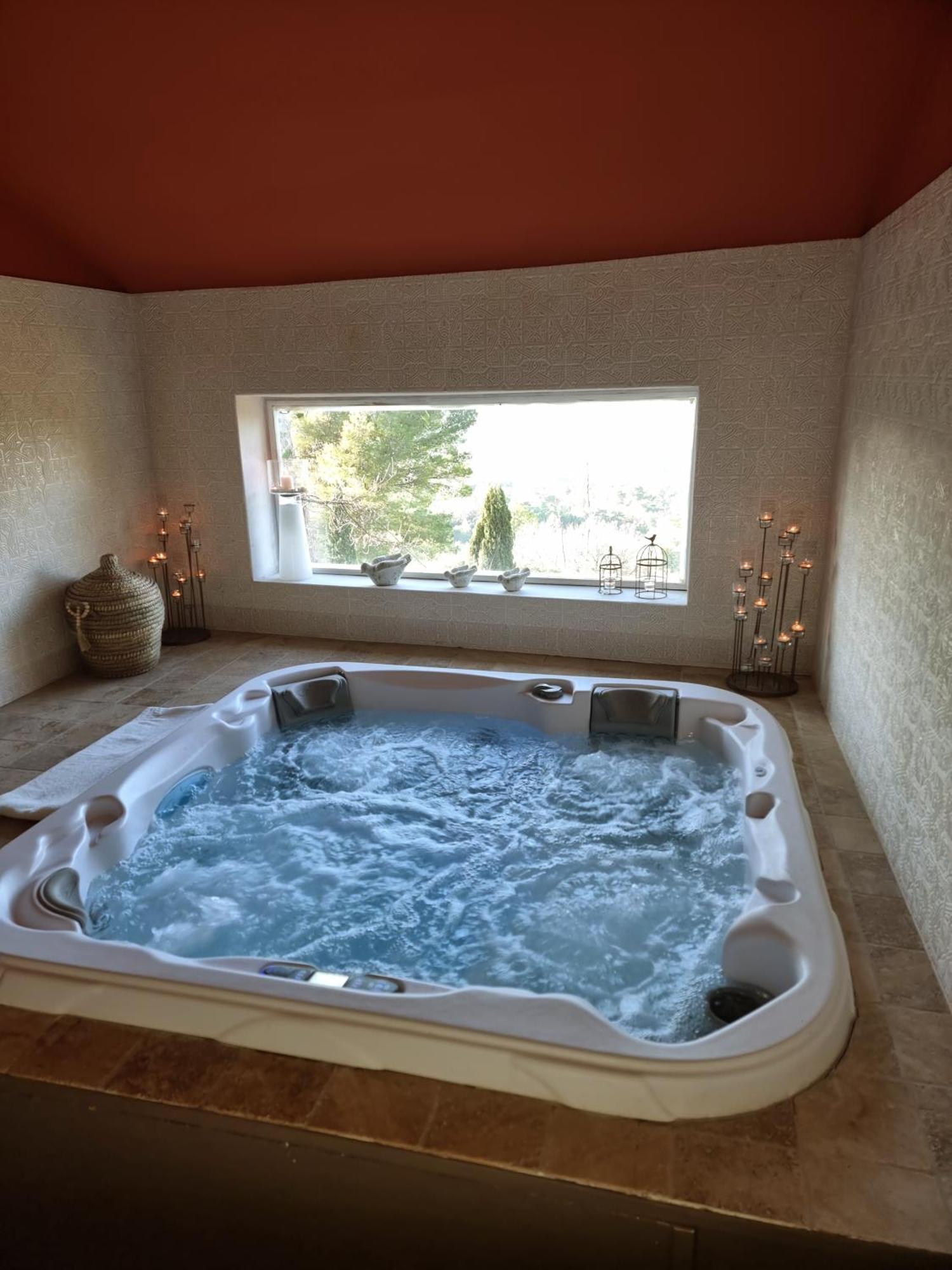 Pousterle De Sabran - Piscine & Hammamアパートメント エクステリア 写真